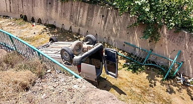 Araç dere yatağına yuvarlandı: 1 ölü, 2 yaralı