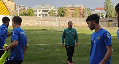 Bayburt Özel İdarespor, Elazığlı antrenörü tek kadroya kattı
