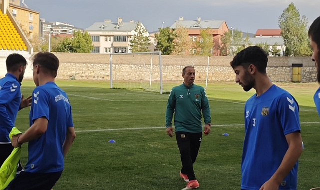 Bayburt Özel İdarespor, Elazığlı antrenörü tek kadroya kattı