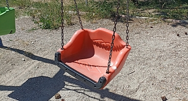 Çocuk parkları dökülüyor!