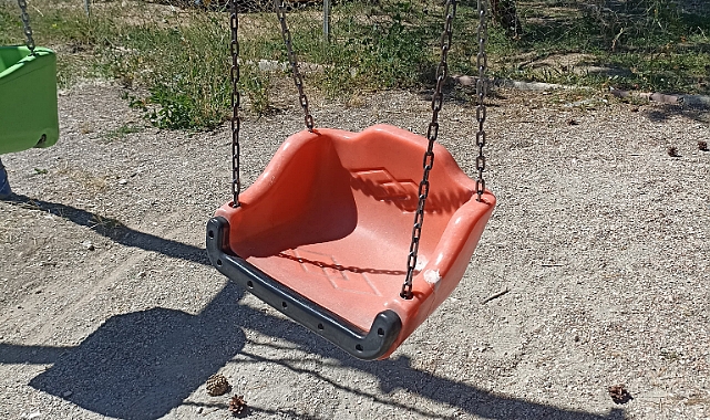 Çocuk parkları dökülüyor!