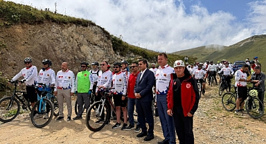 Dünyanın en tehlikeli yolunda pedal çevirdiler