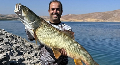 Elazığ'da amatör balıkçı 41 kilogramlık turna balığı yakaladı