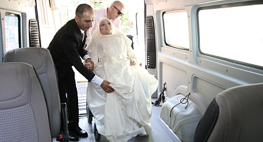 Engelsiz taksi gelin arabası oldu: Ömür boyu mutluluğa taşıdı