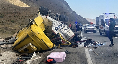 Erzincan’da 4 kişinin öldüğü kazanın nedeni tırın patlayan lastiği