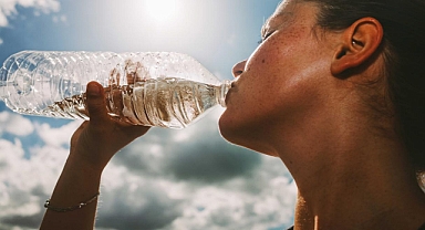 Kavurucu sıcakta aşırı su içmek tehlikeli
