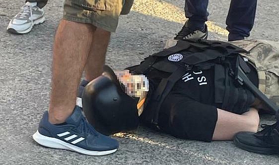 Oynadığı savaş oyununun etkisinde kalan genç 5 kişiyi bıçak ve baltayla yaraladı