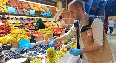 Pestisit miktarının analizi için üzümden numuneler alındı