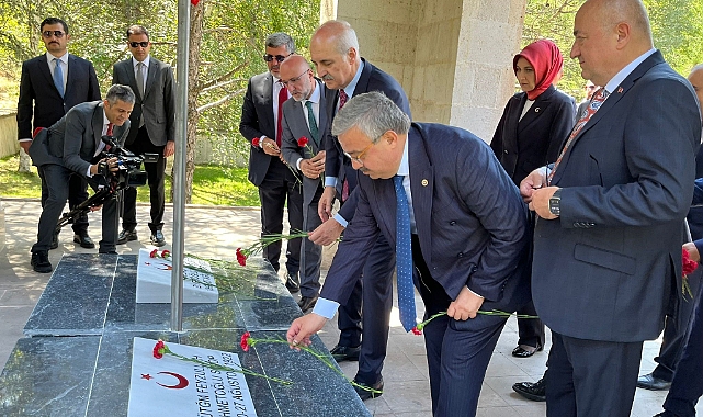 TBMM Başkanı Kurtulmuş, Yüzbaşı Agah Efendi'yi kabri başında andı