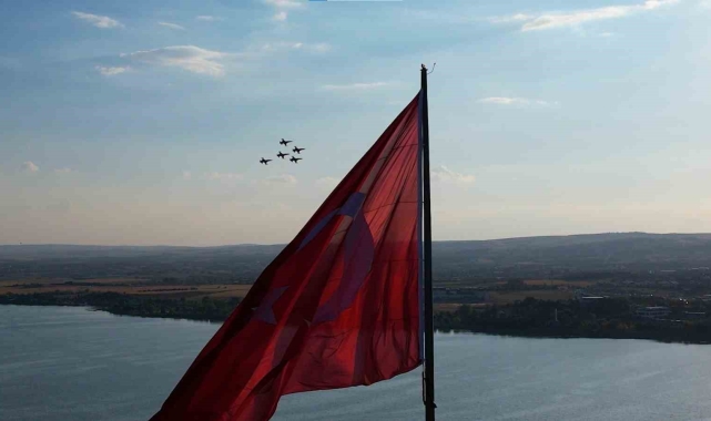 Türk Yıldızları Başkent'te nefes kesti