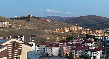 Türkiye'nin taştan yapılmış en büyük Türk Bayrağı yenileniyor