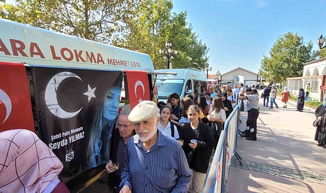 Ankara'da şehit polis memuru Şeyda Yılmaz'ın devre arkadaşları lokma dağıttı