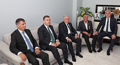 Bakan Güler gazi ve ailesiyle evinde bir araya geldi