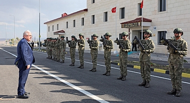 Bakan Güler, komando birliğinde incelemelerde bulundu