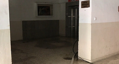 Bayburt İl Özel İdare binasının asansörlerini su bastı: "Yakında burada balık çıkacak”