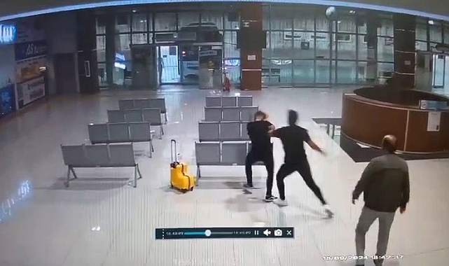 Belediye başkanı ve oğlundan husumetlilerine terminalde meydan dayağı