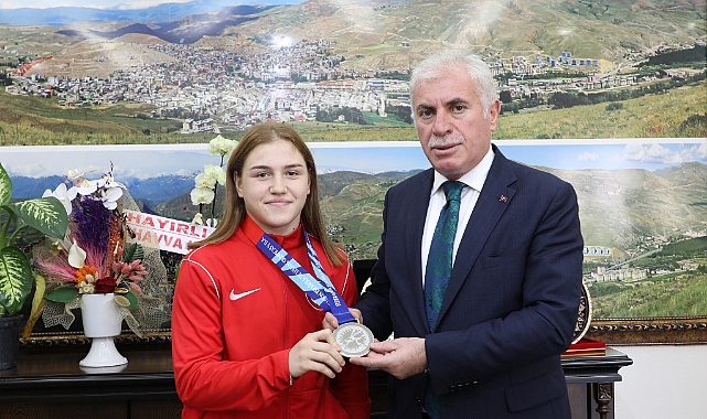 Beyzanur Akkuş, Başkan Memiş'i ziyaret etti
