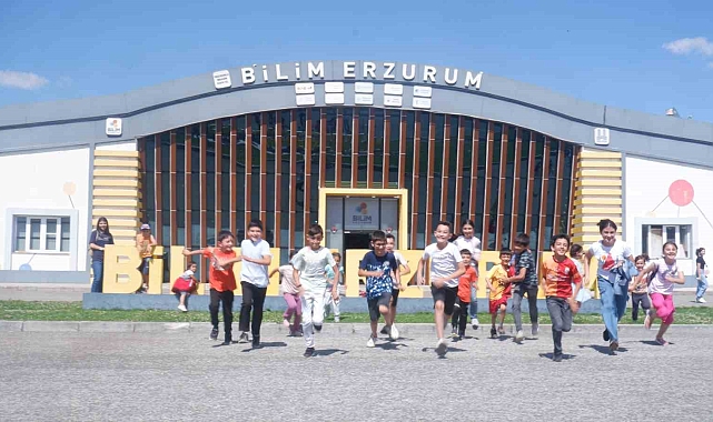 Bilim Erzurum'da çocuklar mutlu ve umutlu