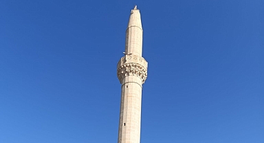 cami minaresine yıldırım düştü!