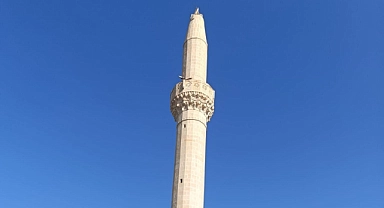 cami minaresine yıldırım düştü!
