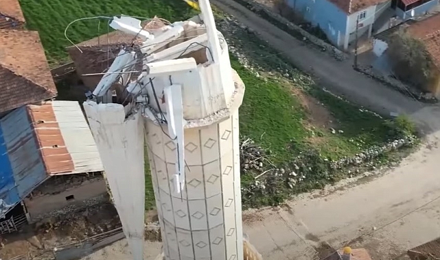 Depremde ağır hasar almıştı yıkımına başlandı