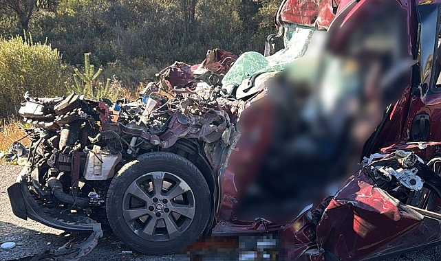 Erzincan'da otomobil tıra çarptı: 3 ölü, 2 ağır yaralı