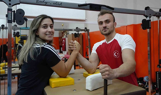 İddia uğruna başladığı bilek güreşinde dünya üçüncüsü oldu