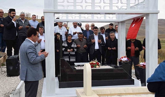İliç madeninde hayatını kaybeden Uğur Yıldız'ın mezarı yaptırılarak lokma dağıtıldı