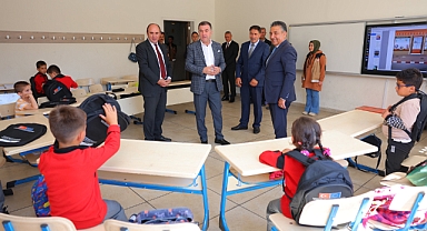 Okullarda çanta dağıtımı yapıldı