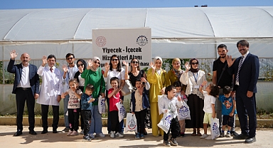 Özel çocuklar sebze hasadı yaptı