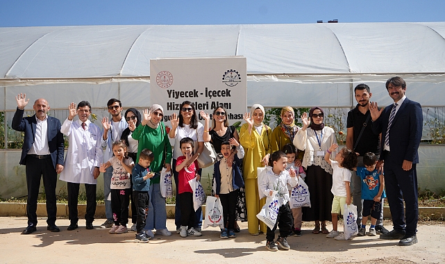 Özel çocuklar sebze hasadı yaptı