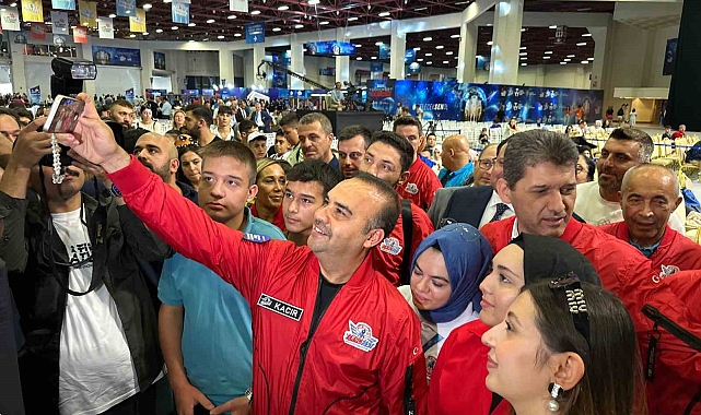 Sanayi ve Teknoloji Bakanı Kacır: "TEKNOFEST'ten çıkan geleceğin Aziz Sancar'ları, Selçuk Bayraktar'ları, Türkiye'yi geleceğe taşıyacak"