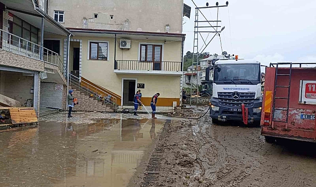 Sel mağduru ilçelerde çalışmalar sürüyor