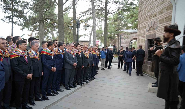 Şenliklerin son gününde Ertuğrul Gazi Türbesi ziyaret edildi