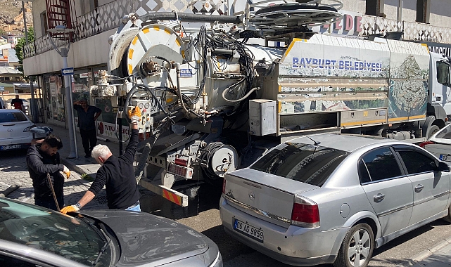 Yağmurlu günlerin arifesindeyiz, kanallar temizleniyor
