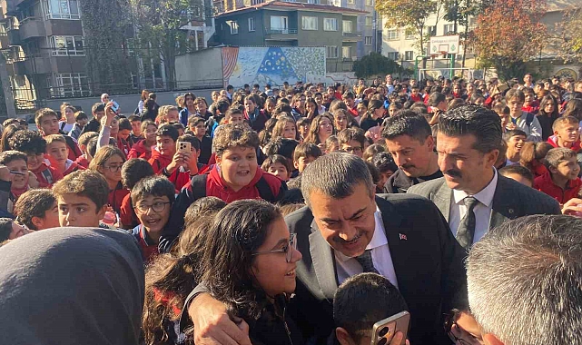 Bakan Tekin: "20 yıllık bir öğretmeni test sınavına almak olmaz"