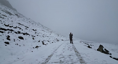 Bayburt’ta yaylalar beyaz örtüyle kaplandı