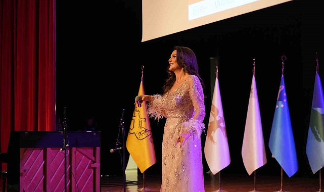 'Çırpınırdın Karadeniz' türküsüyle kendine hayran bıraktı