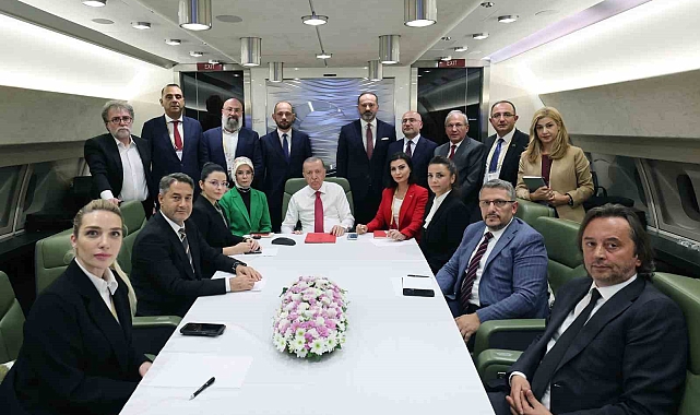 Cumhurbaşkanı Erdoğan: "Genel başkan yardımcılarında bazı değişiklikler olabileceği gibi aynı şekilde kabinede de duruma göre değerlendirmelerimizi yaparız"