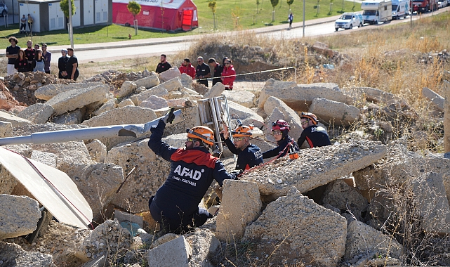 Deprem tatbikatı gerçeği aratmadı!