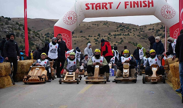 Erzincan'da Formulaz tahta araba yarışları düzenlendi