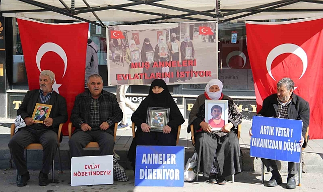 Evlat nöbetindeki annelerden Bahçeli'nin çağrısına destek