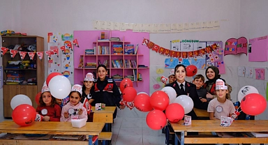 Jandarmadan unutulmayacak 101. yıl sürprizi