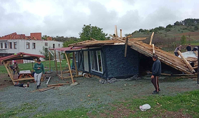 Kastamonu'daki fırtınayla ilgili açıklama: Rüzgar hızı saatte 98,6 kilometre olarak ölçüldü