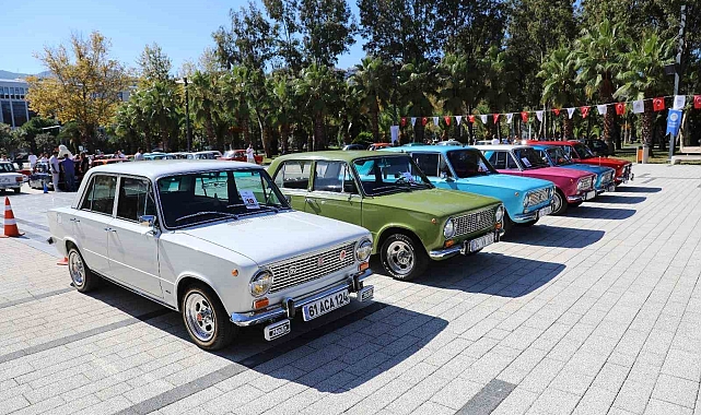 Klasik otomobil tutkunları Akçaabat'ta buluştu
