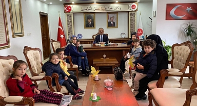 Öğrenciler harçlıklarını depremzede çocuklarla paylaştı