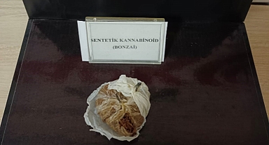 Otobüs durduruldu, İran uyruklu şahıstan 26 gram bonzai çıktı