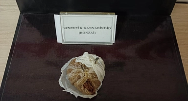 Otobüs durduruldu, İran uyruklu şahıstan 26 gram bonzai çıktı