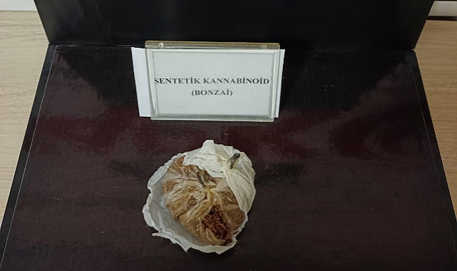 Otobüs durduruldu, İran uyruklu şahıstan 26 gram bonzai çıktı