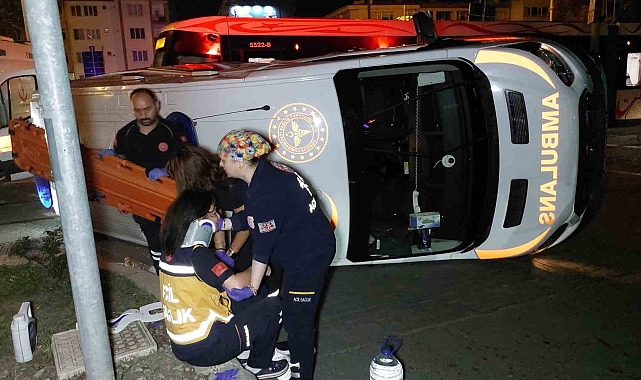 Samsun'da tramvay ile ambulans çarpıştı: 4 sağlık çalışanı yaralandı